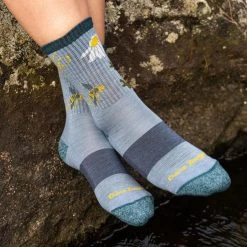 Socks Darn Tough Women's Queen Bee Micro Crew Lightweight Hiking Sock